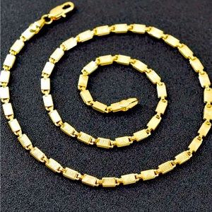 BRAND NEW GOLD SQUARE LINK HEART/SWIRL CHAIN‼️